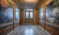 იტალიელი მხატვრის მიერ მოხატული თბილისური სახლის სადარბაზო - საოცარი სანახაობა
