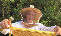 მეფუტკრე დუშეთიდან, რომელმაც ამერიკაში მოაშენა ფუტკარი და ამერიკელებს გემრიელ თაფლს სთავაზობს