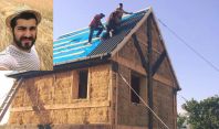 თბილისიდან საგარეჯოში გადასახლებული ახალგაზრდა ფერმერი ნამჯის სახლს აშენებს