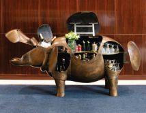 სოთბის  აუქციონზე ჰიპოპოტამის ფორმის ბარი 7 მილიონ დოლარად იყიდება