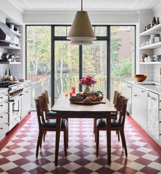 მეტი, ვიდრე უბრალოდ ფილა: სამზარეულოს იატაკის იდეები ცნობილი დიზაინერებისგან მეტი, ვიდრე უბრალოდ ფილა: სამზარეულოს იატაკის იდეები ცნობილი დიზაინერებისგან